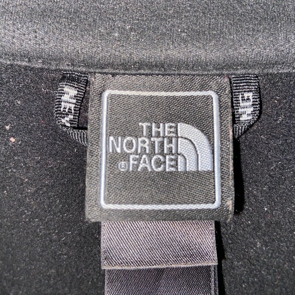 LIKE NEW weather resistant THE NORTH FACE jacket - Picture 3 of 5